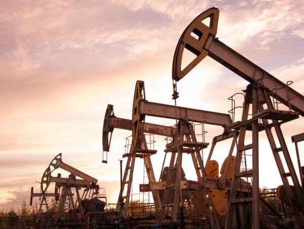 اقتصاد: أسعار النفط ترتفع 2% إلى أعلى مستوياتها في 4 أشهر مع انخفاض صادرات العراق والسعودية