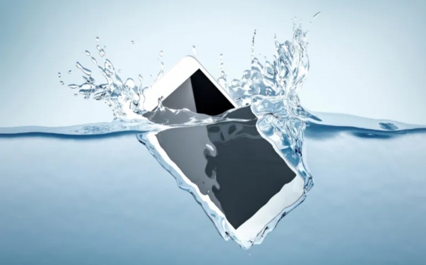 تكنولوجيا: الهواتف المقاومة للماء.. حلول تكنولوجية لتحمل التحديات المائية