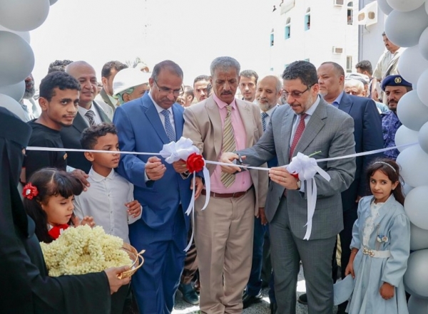 اليمن: رئيس الحكومة المعترف بها يدشن ويفتتح مشاريع مياه وبنية تحتية في لحج بنحو 3 ملايين دولار