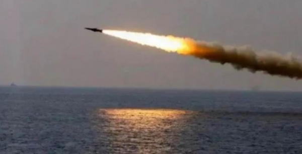 المنامة: الحوثيون يطلقون صاروخين بالستيين مضادين للسفن صوب البحر الأحمر