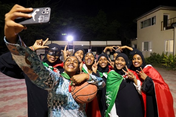 رياضة: أول فريق كرة سلة للفتيات بأرض الصومال يسعى للمساهمة في حصول المنطقة على اعتراف دولي