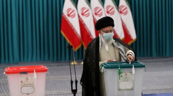تقرير: الانتخابات الرئاسية الإيرانية.. جولة أولى ضعيفة الإقبال وغير حاسمة يتصدرها المعتدل الوحيد