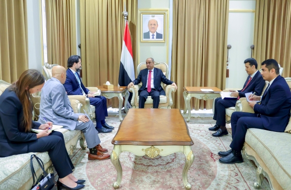 الرياض: الحكومة اليمنية تتطلع إلى استئناف المساعدات الأمريكية لليمن وعودة مشاريع التنمية المتوقفة
