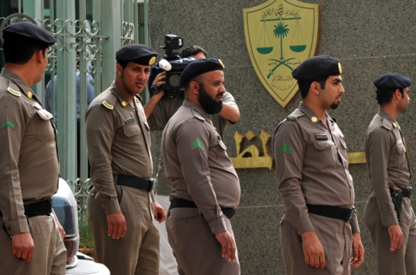 الرياض: ضبط مقيم يمني بتهمة نشر حملات حج وهمية بغرض النصب والاحتيال