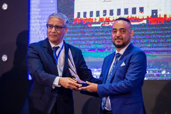 الرباط: عصام الكمالي يمنح اليمن أول تتويج دولي في جوائز الصحافة الرياضية