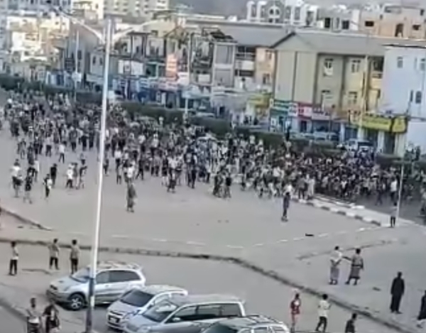 اليمن: مظاهرات في عدن ولحج وأبين تنديدًا بتدهور الأوضاع المعيشية
