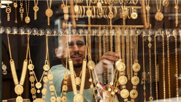 اقتصاد: الذهب يقفز بأكثر من 1.4% بعد هجمات إسرائيلية على منشآت إيرانية