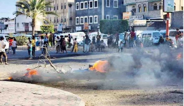 اليمن: احتجاجات غاضبة في عدن تنديدًا بانقطاع الكهرباء وتدهور الخدمات
