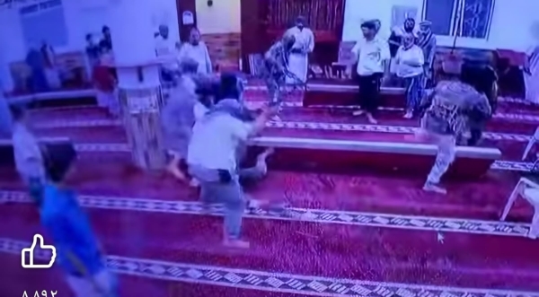 اليمن: قوة أمنية تداهم مسجدًا في عدن وتختطف إمامه عقب صلاة الفجر