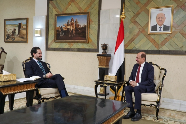 الرياض: الحكومة اليمنية تشيد بالعقوبات الأمريكية على ممولي الحوثيين