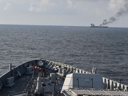 اليمن: الحوثيون يعلنون استهداف السفينة “ماجيك سيز” في البحر الأحمر بزوارق وصواريخ وطائرات مسيرة