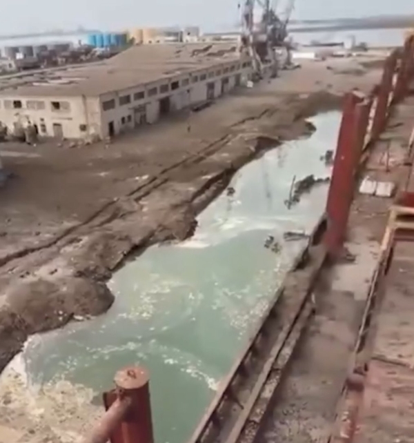 لندن: أمبري البريطانية تقول ان أرصفة خرسانية بميناء الحديدة اليمني تضررت جراء غارات إسرائيلية