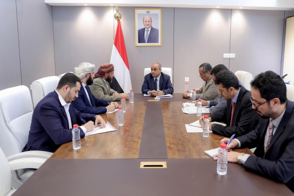 اليمن: بن بريك يوجه وزارة الأوقاف بالعمل على خفض كلفة الحج والعمرة