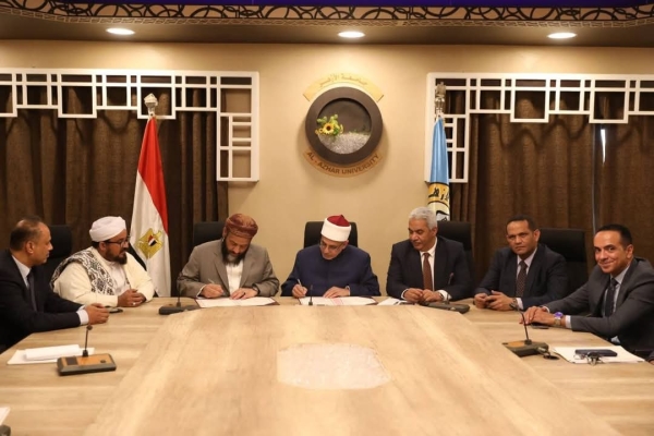 القاهرة: الحكومة اليمنية توقع مذكرة تفاهم مع الأزهر لتعزيز التعاون الأكاديمي في مجال الإرشاد الديني