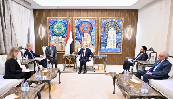 اليمن: العليمي يؤكد أن السلام يبدأ بتفكيك بنية الحوثيين ويجدد دعم مساعي الأمم المتحدة