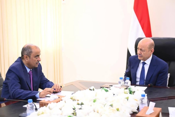 الرياض: الرئيس اليمني يتابع مع رئيس الوزراء إجراءات مواجهة السيول والإصلاحات الاقتصادية