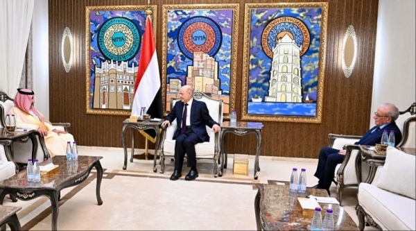 الرياض: رئيس مجلس القيادة يستقبل السفير السعودي