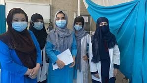 نيويورك: الأمم المتحدة تدعو لرفع الحظر عن العاملات المحليات بمجال الإغاثة في أفغانستان