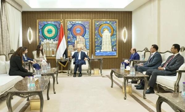 الرياض: الرئيس اليمني يشيد بمواقف واشنطن الداعمة ويؤكد توسيع الشراكة في مكافحة الإرهاب