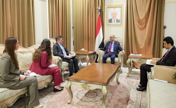 الرياض: رئيس الوزراء اليمني يبحث مع السفير الأمريكي العلاقات الثنائية وجهود دعم الحكومة