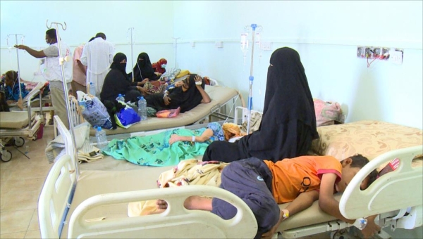 اليمن: تعز تسجل 86 إصابة بالكوليرا خلال يومين وسط أزمة قمامة بعد مقتل مديرة صندوق النظافة