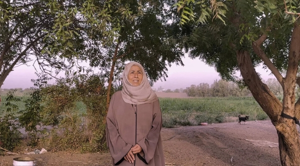 تقرير: امرأة تصنع من رمال عدن واحة خضراء