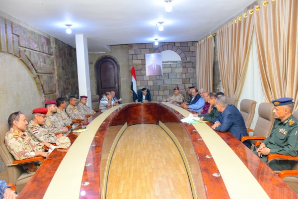 اليمن: اللجنة الأمنية في تعز تشدد على ملاحقة المطلوبين وتنفيذ خطة نزع السلاح