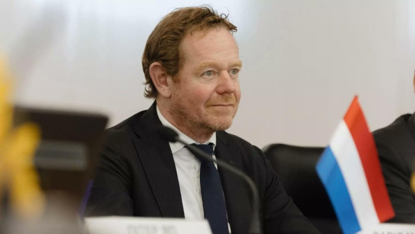 أمستردام: هولندا تطالب الاتحاد الأوروبي بفرض عقوبات إضافية على الحوثيين لاستهدافهم سفينة 