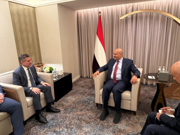 الرياض: طارق صالح يبحث مع السفير الأمريكي الإصلاحات الاقتصادية وجهود مكافحة التهريب