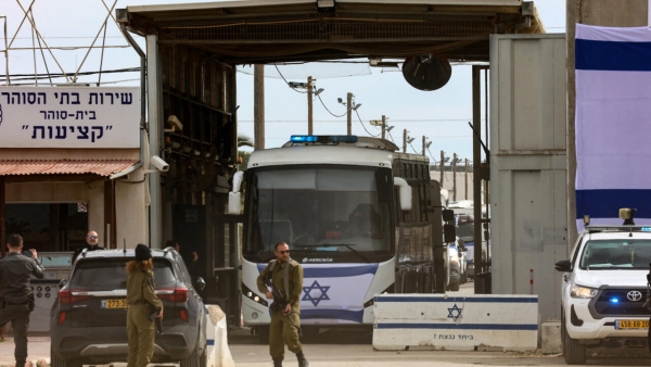 القدس: تل أبيب تبدأ بنقل الأسرى الفلسطينيين تمهيدا للإفراج عنهم.. و
