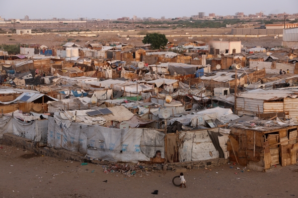 تقرير: هكذا يحكم الحوثيون اليمن.. سجون وتقديس للزعيم ونهب للمساعدات
