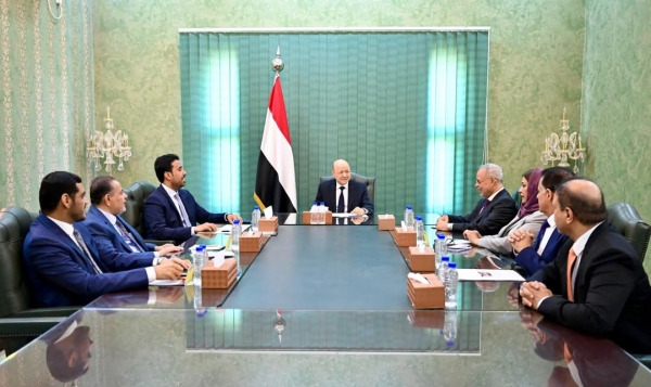 اليمن: الرئيس العليمي يقول إن التطورات الإقليمية فرصة لتشديد عزلة الحوثيين ويؤكد المضي في الإصلاحات وتوحيد الصف