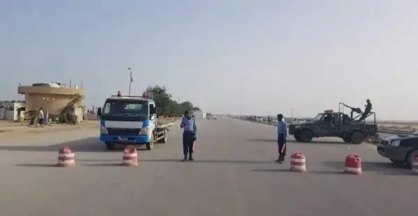اليمن: الأجهزة الأمنية تضبط أفغانياً وسورياً حاولا الدخول تسللاً عبر منفذ شحن بالمهرة