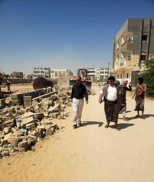 اليمن: السلطات في شبوة تنفذ حملة لإزالة التعديات على الأراضي العامة في عتق