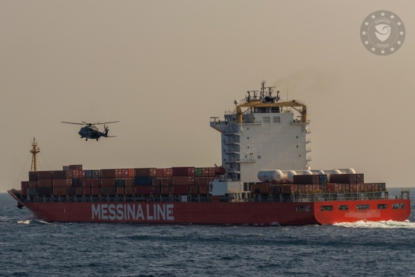 أثينا: فرقاطة إيطالية تؤمن مرور سفن تجارية في البحر الأحمر