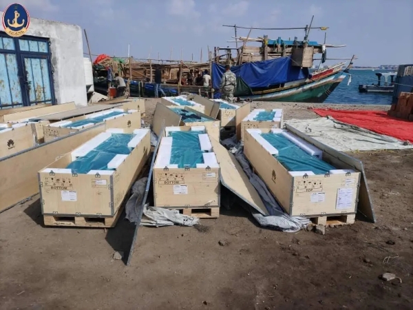 اليمن: خفر السواحل يضبط سفينتين قادمتين من جيبوتي ويصادر معدات اتصالات