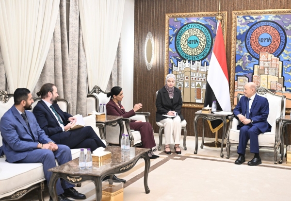 اليمن: رئيس مجلس القيادة يستقبل السفيرة البريطانية لبحث الإصلاحات وجهود السلام
