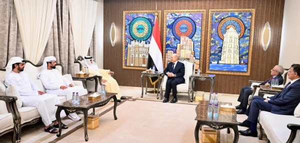الرياض: الرئيس اليمني يؤكد قرب صرف رواتب الموظفين ويشيد بالدعم السعودي