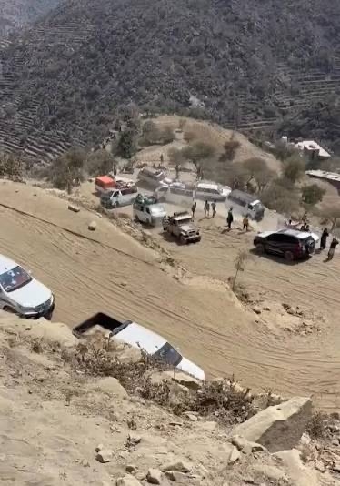 اليمن: وفاة وإصابة 14 شخصًا في حادث انقلاب باص ركاب بنقيل حيفان بتعز