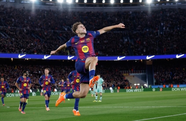 رياضة: برشلونة يحتفل بعودته إلى ملعب 