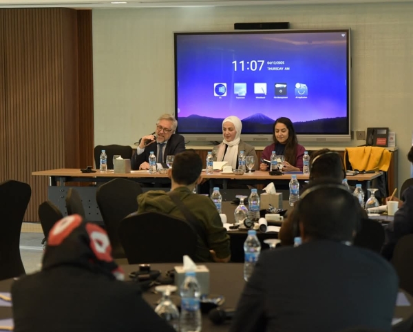 عمان: سفير الاتحاد الأوروبي يؤكد دعم الصحافة المستقلة خلال لقاء مع صحفيين يمنيين