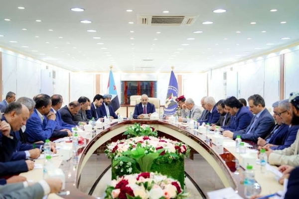 اليمن: مشاركة لافتة لوزير الدفاع في اجتماع الانتقالي برئاسة الزبيدي وسط احتدام التوتر شرقي البلاد