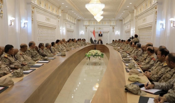 اليمن: العرادة يدعو لرفع الجاهزية في مأرب خلال اجتماع عسكري موسع