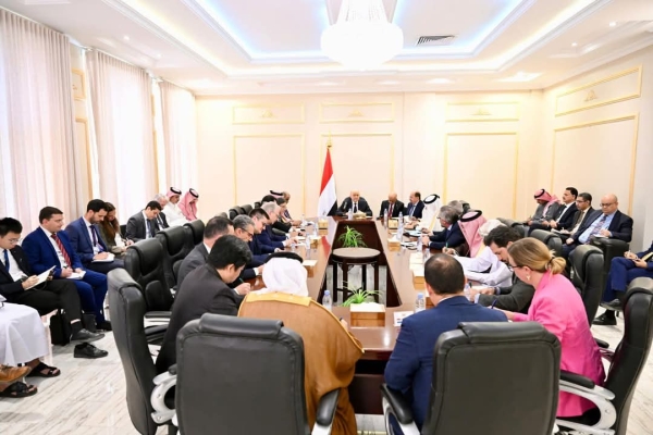 اليمن: الرئيس العليمي يقول إن تحركات المجلس الانتقالي في الشرق تمثل تهديداً لوحدة القرار الأمني وتقوض سلطة الحكومة