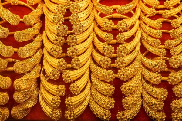 اقتصاد: الذهب ينخفض ​​مع حذر المستثمرين قبيل اجتماع الفدرالي الأميركي