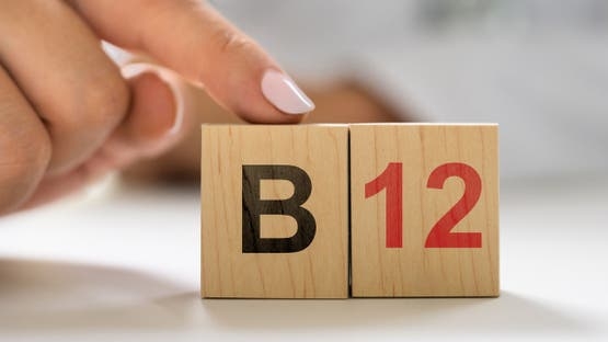 صحة: كيف يؤثر نقص فيتامين B12 على البشرة والشعر؟
