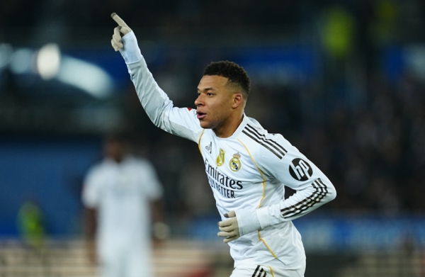 رياضة: ريال مدريد يفلت من كمين ألافيس ويواصل مطاردة برشلونة في صدارة 