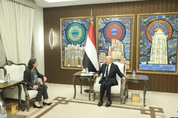 اليمن: العليمي يقول إن الدولة ملتزمة بحماية مركزها القانوني وضبط النفس 