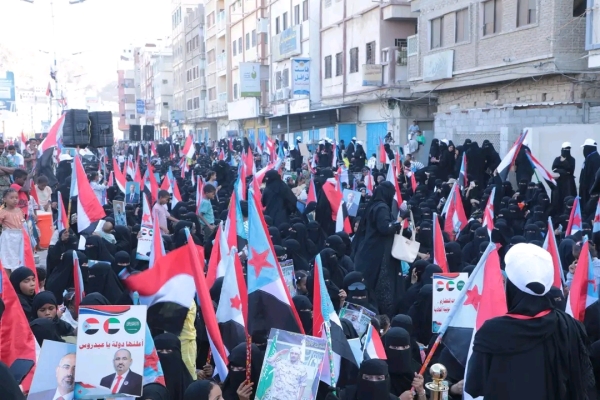 اليمن: انتقالي حضرموت يدين قصف ميناء المكلا ويرفض قرارات العليمي