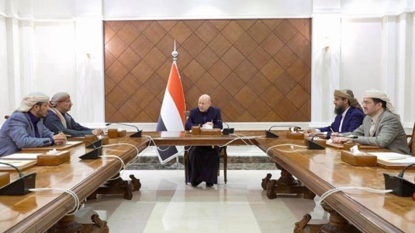 اليمن: مجلس القيادة الرئاسي يُقيل وزيرين ويقرر توحيد القيادة والسيطرة على التشكيلات العسكرية